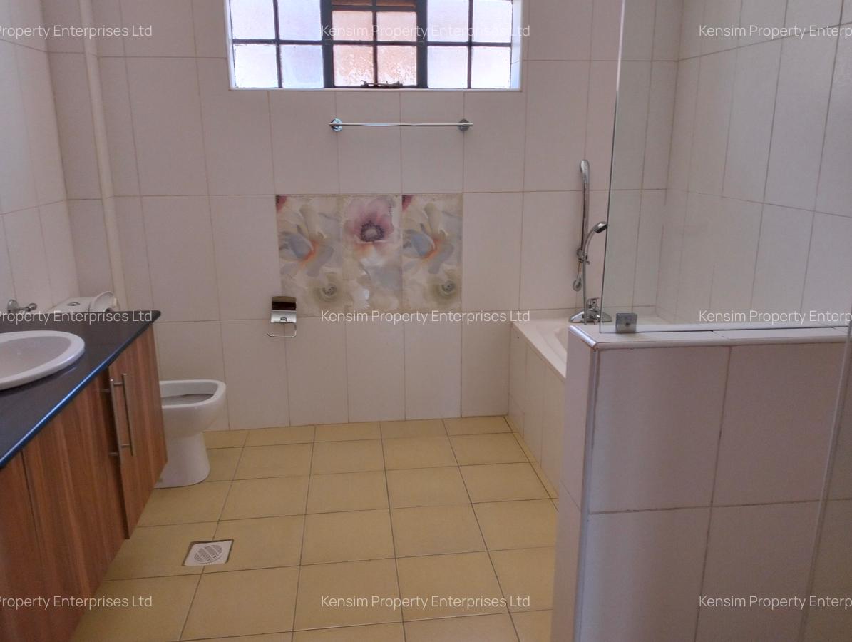 4 Bed Townhouse with En Suite in Kitisuru - 16