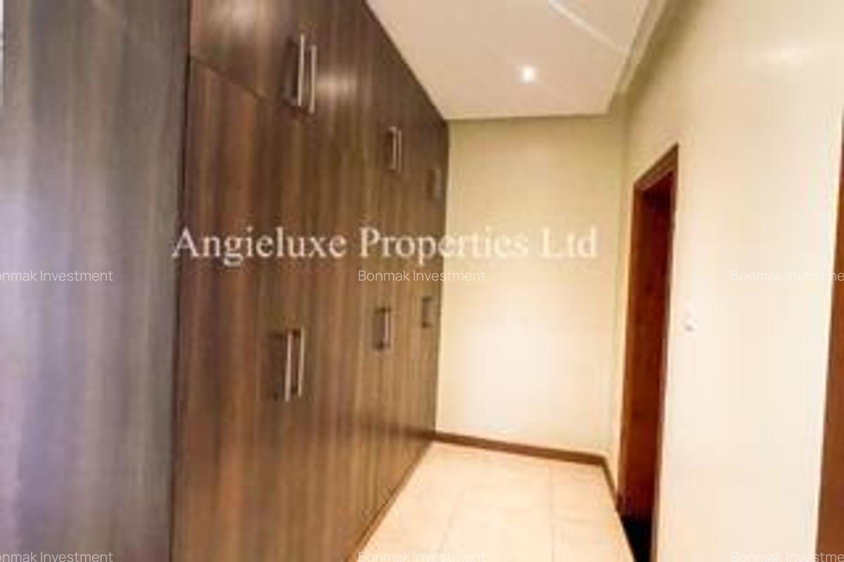 4 Bed Townhouse with En Suite at Runda Mumwe - 20