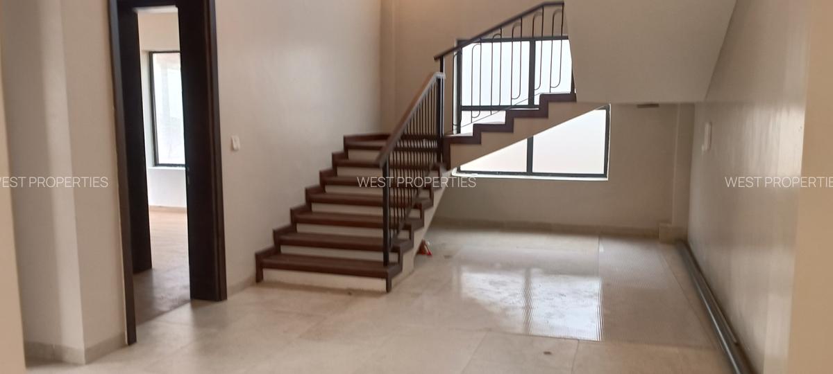 5 Bed Townhouse with En Suite at Manyani Rd - 17