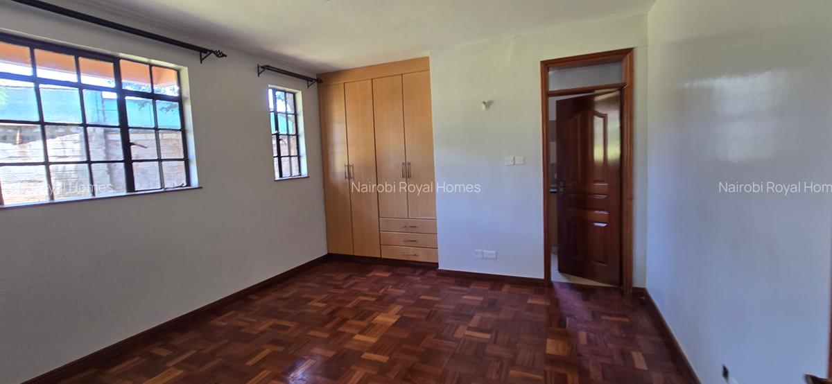 4 Bed House with En Suite at Acacia Drive - 17
