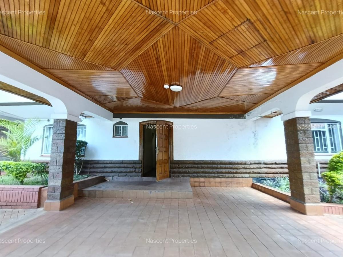 5 Bed House with En Suite in Rosslyn - 5