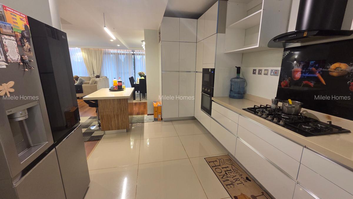 Serviced 3 Bed Apartment with En Suite at 6Th Avenue - 12