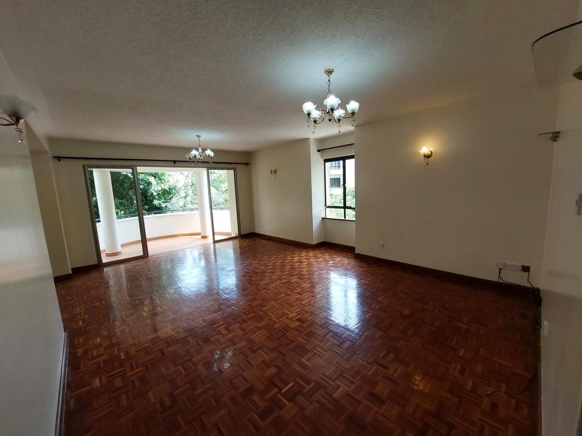 3 Bed Apartment with En Suite at Lavington - 7