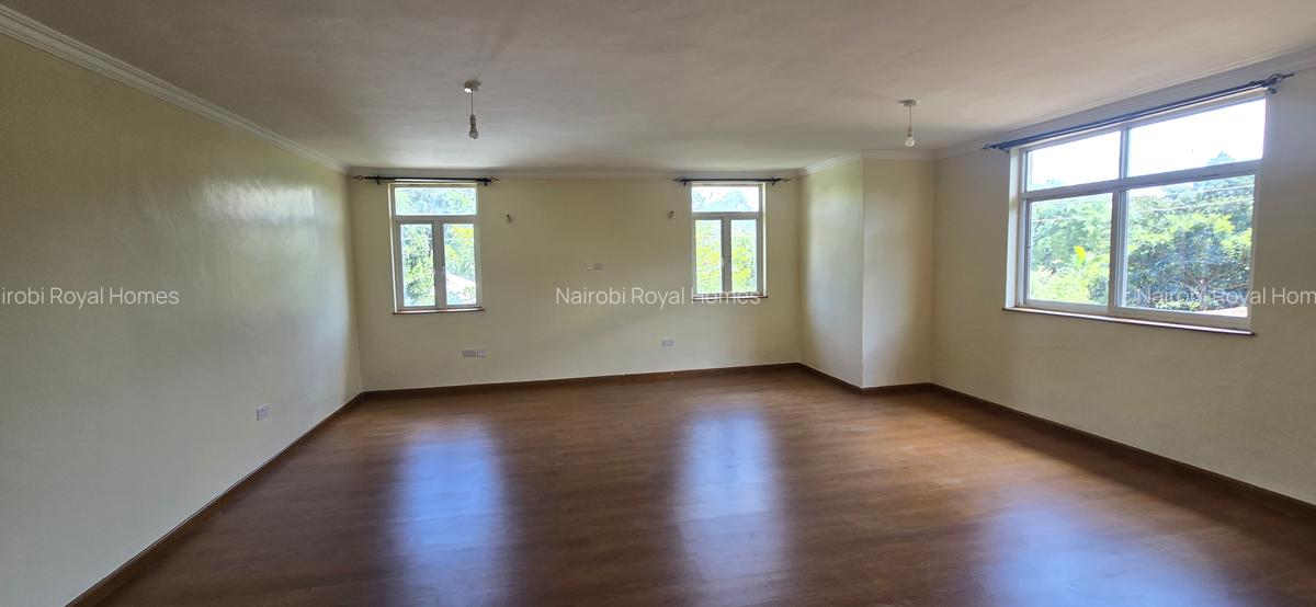 5 Bed Townhouse with En Suite at Kyuna Road - 5