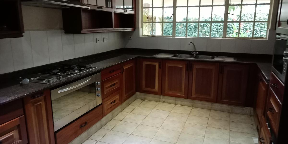 5 Bed Townhouse with En Suite in Lavington - 7