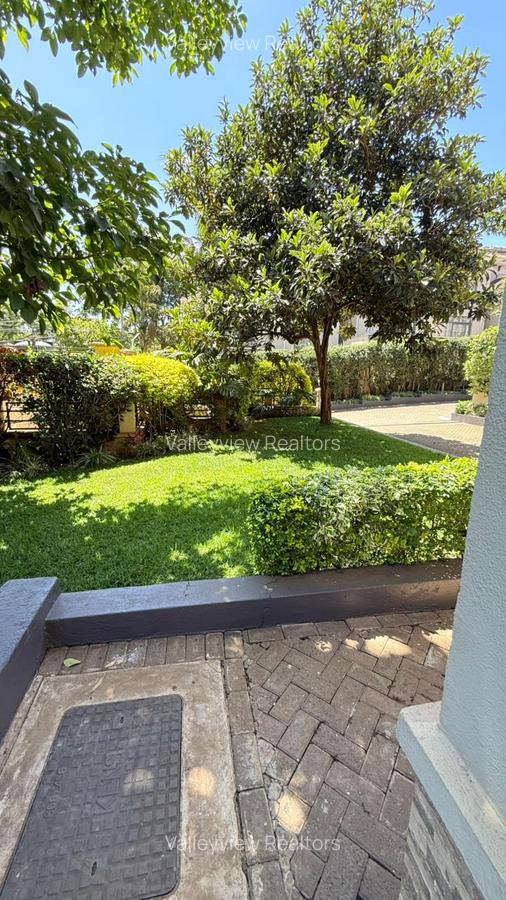 5 Bed Townhouse with En Suite at Lavington - 20