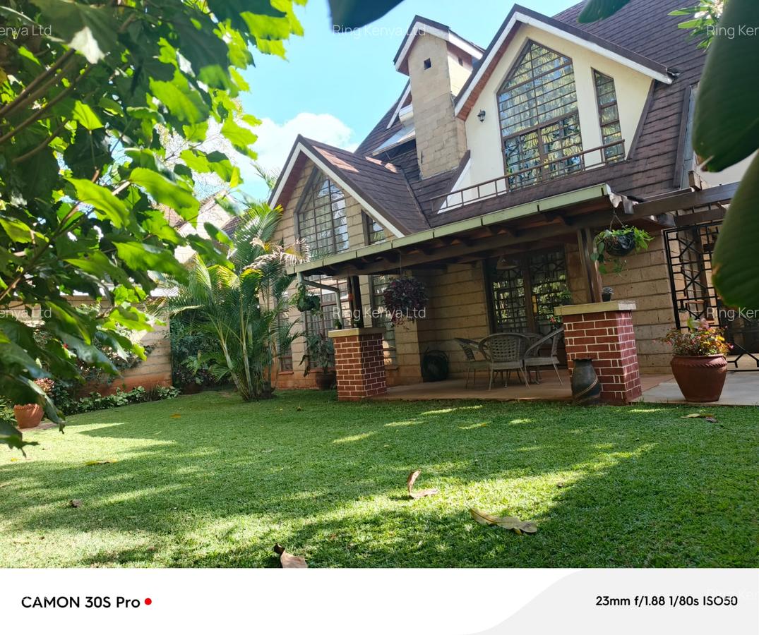 5 Bed House with En Suite in Lavington - 1