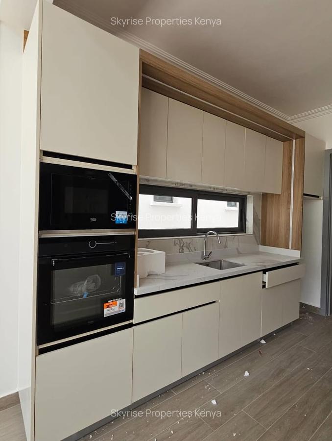 5 Bed Townhouse with En Suite in Lavington - 4