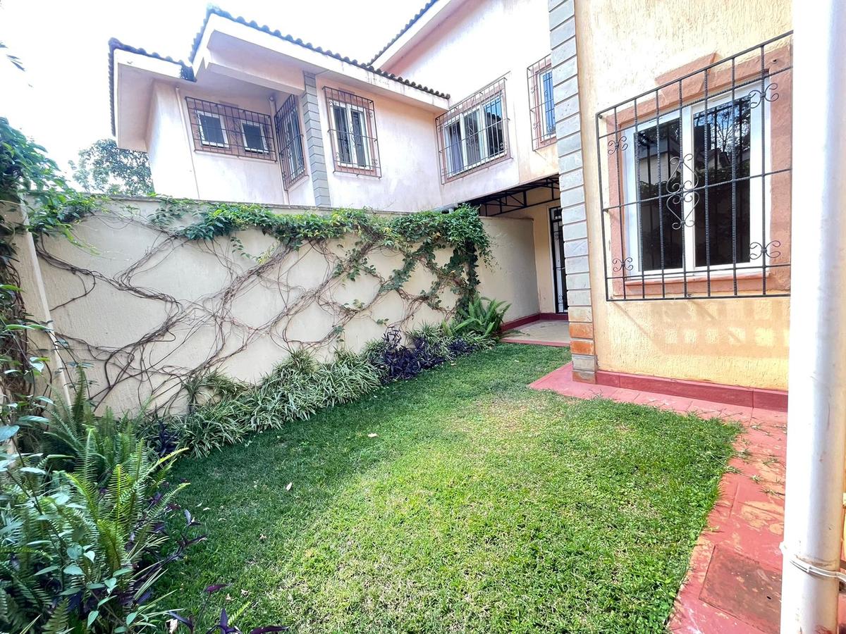 4 Bed Townhouse with En Suite in Spring Valley - 4