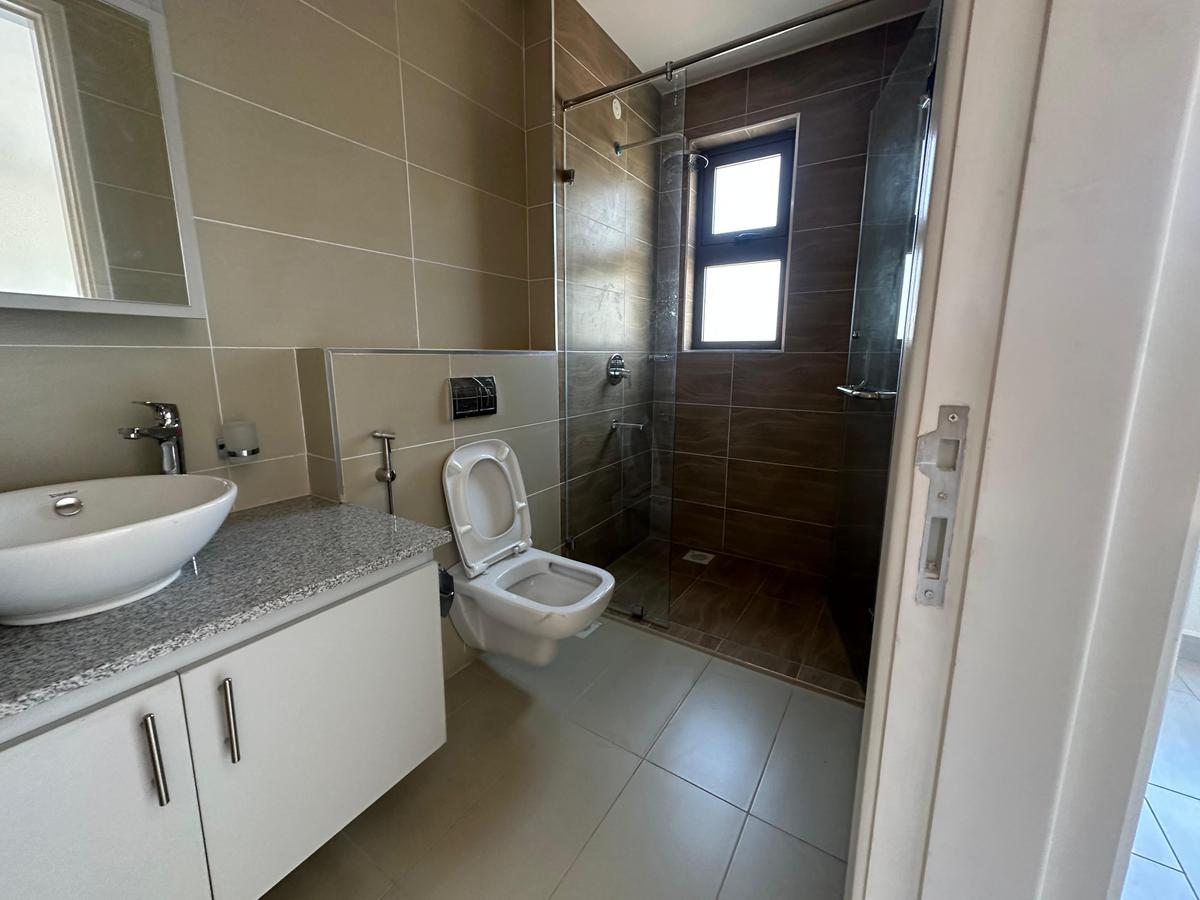 3 Bed Apartment with En Suite at Lavington - 12