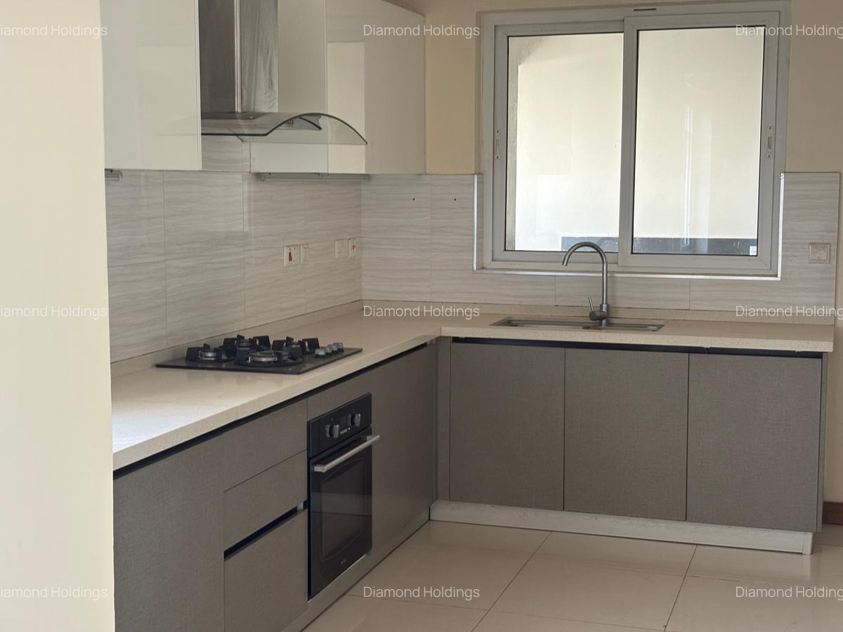 4 Bed Apartment with En Suite in Parklands - 7