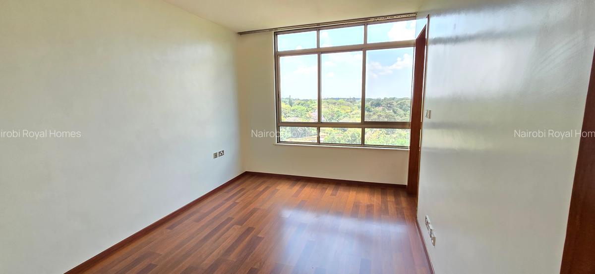4 Bed Apartment with En Suite at 6Th Parklands - 17
