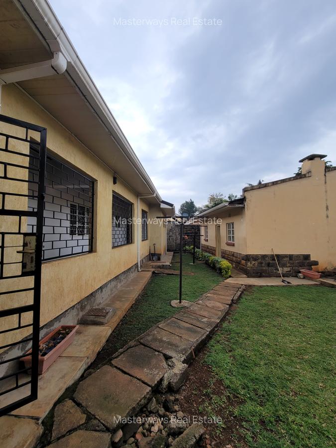 5 Bed House with En Suite at Mountain View Estate - 3