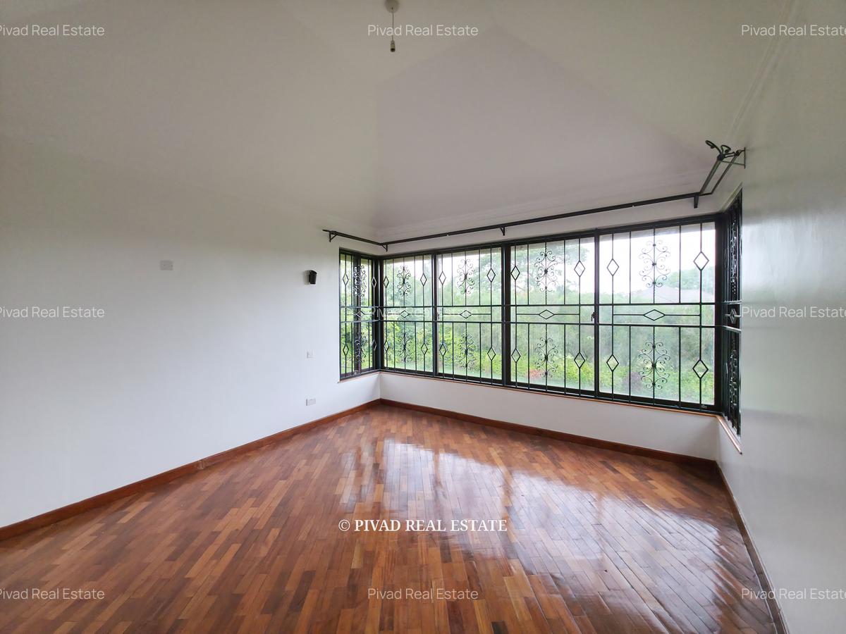 4 Bed Townhouse with Swimming Pool in Ridgeways - 12