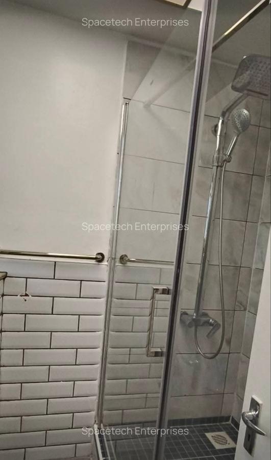 5 Bed House with En Suite in Nyari - 19