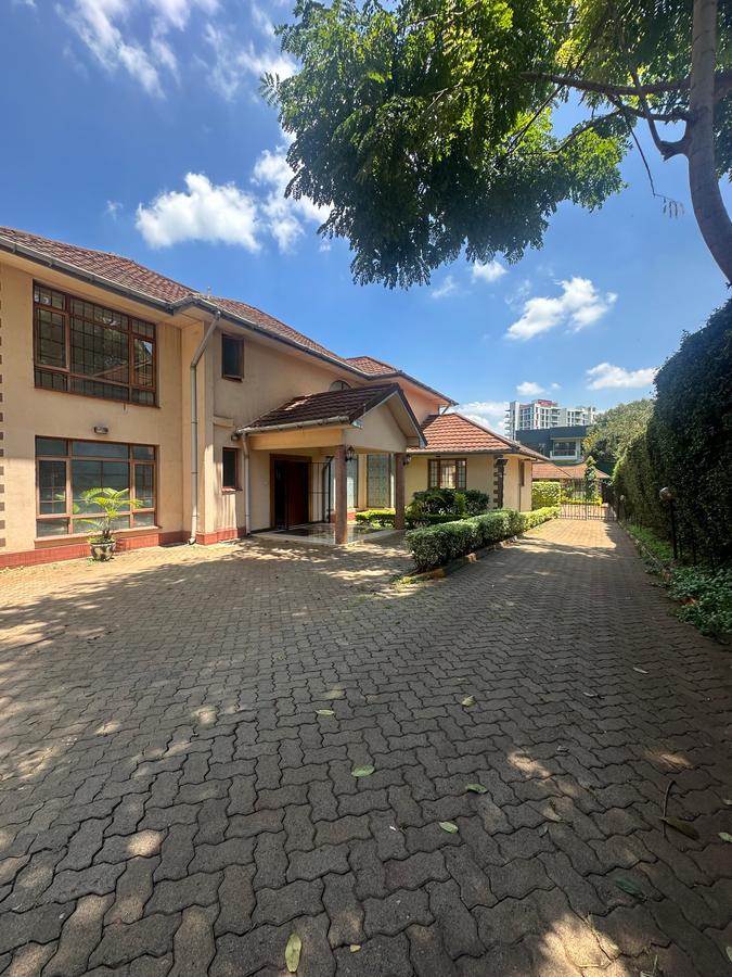 5 Bed Townhouse with En Suite in Runda - 2