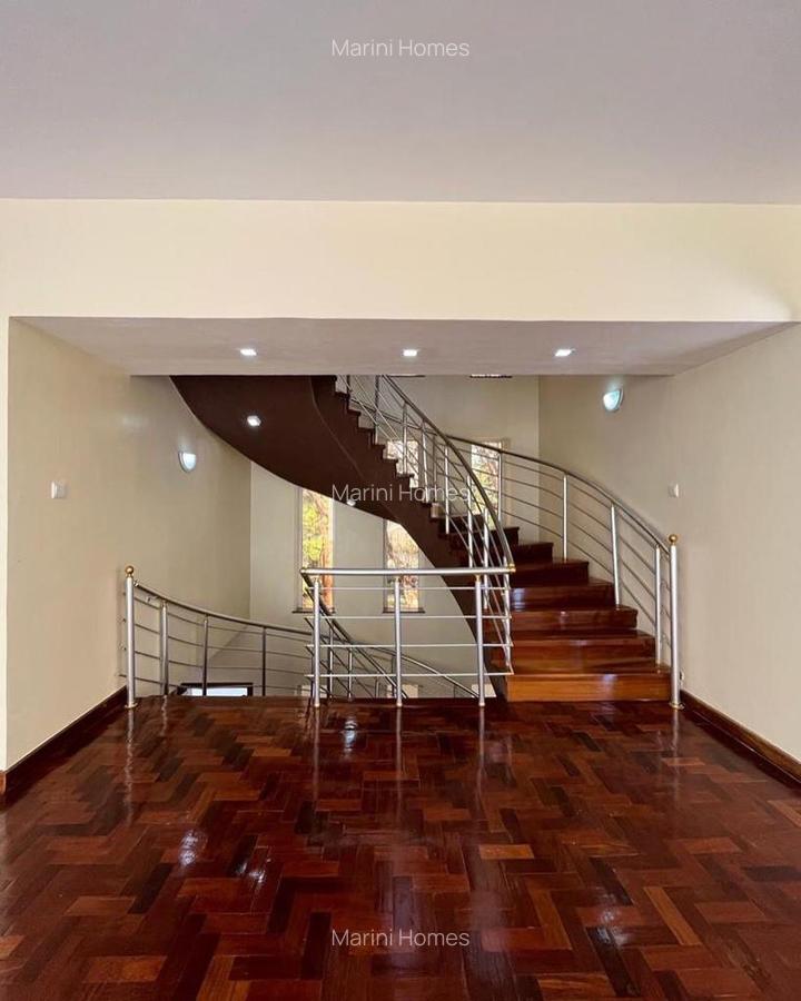 5 Bed Townhouse with En Suite in Lavington - 6