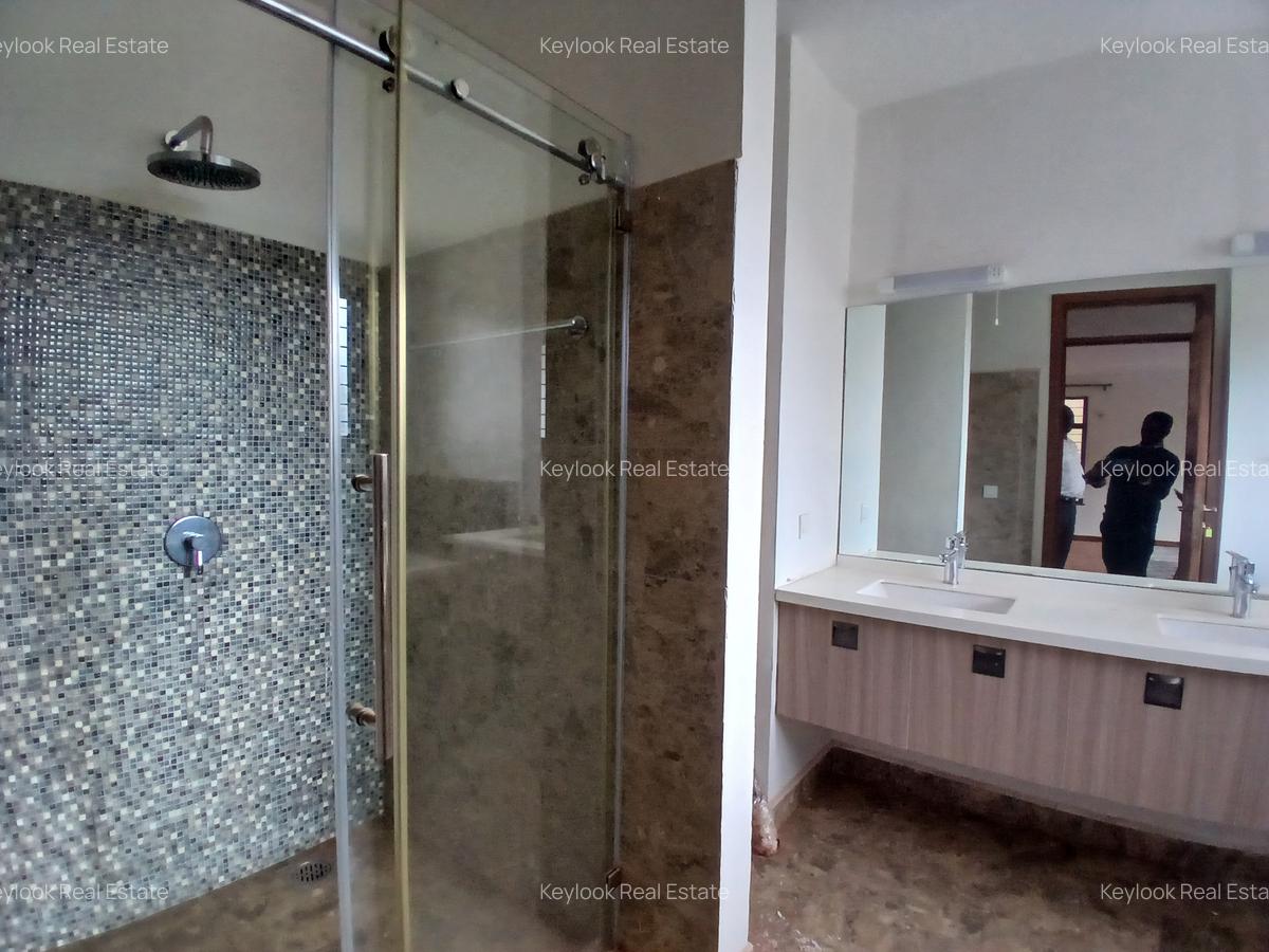 5 Bed Townhouse with En Suite at Lavington - 13