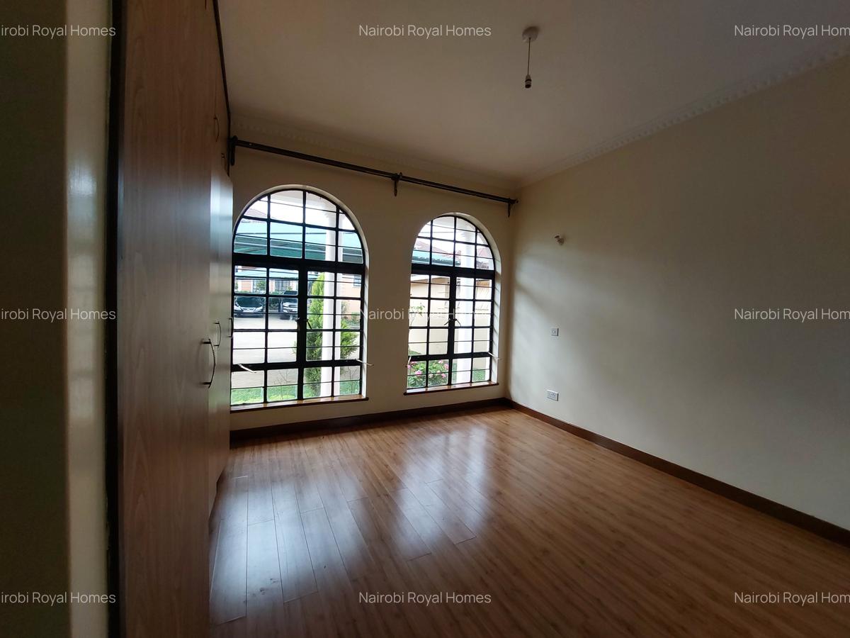 4 Bed House with En Suite at Meadows - 12