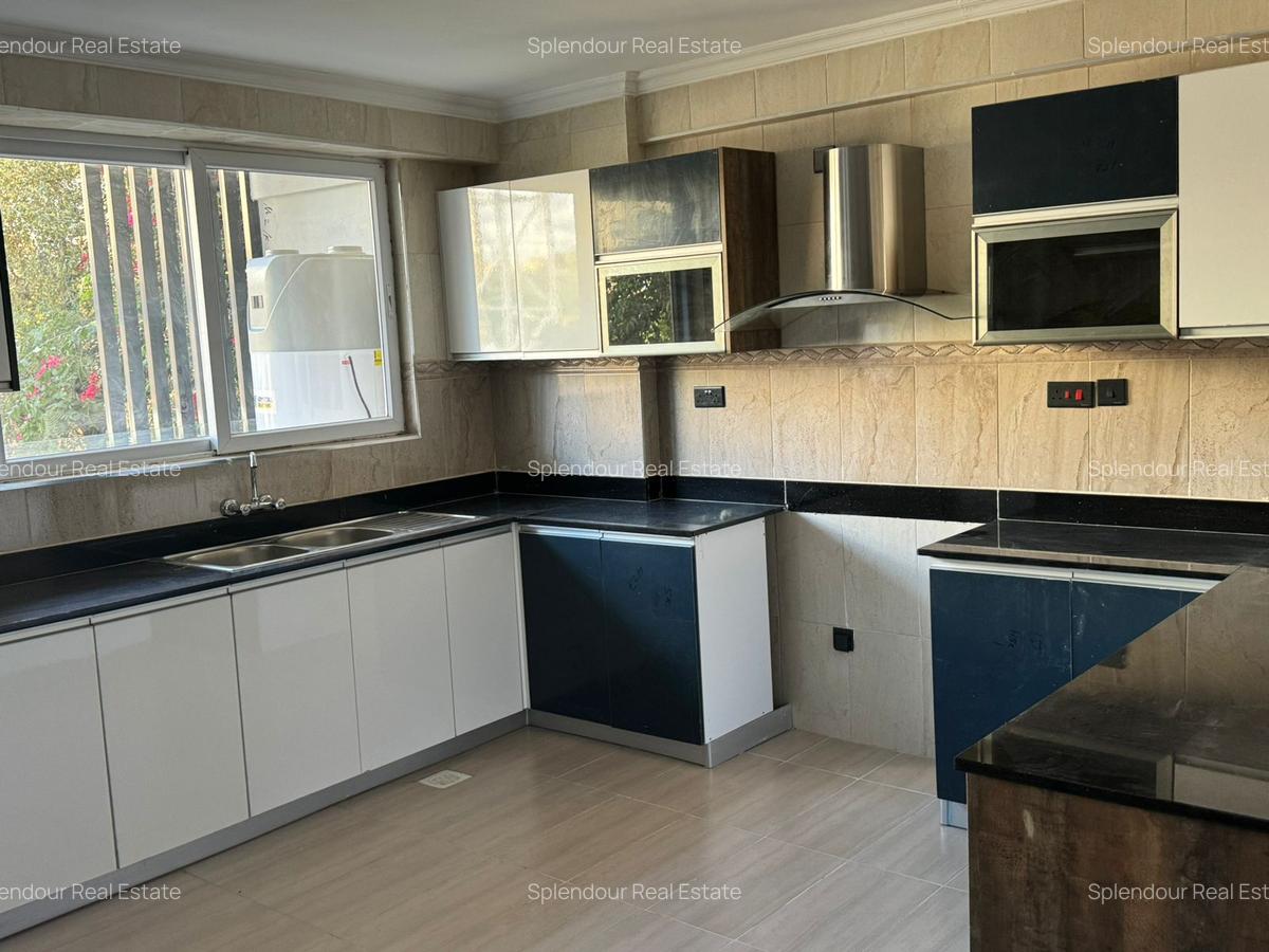 3 Bed Apartment with En Suite in Kilimani - 16
