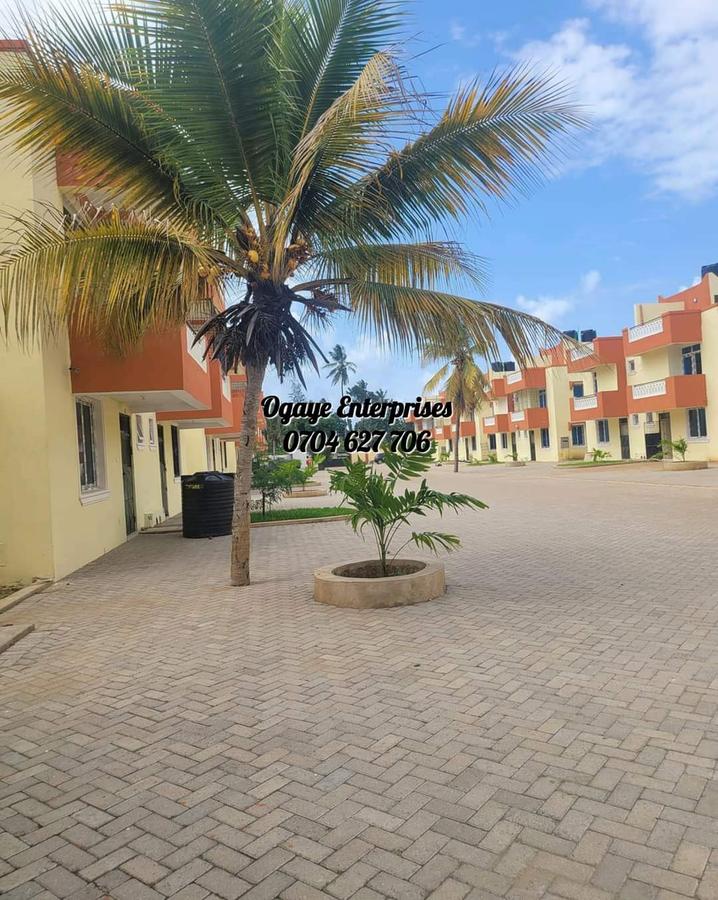 3 Bed Townhouse with Swimming Pool at Jumbaruins - 4