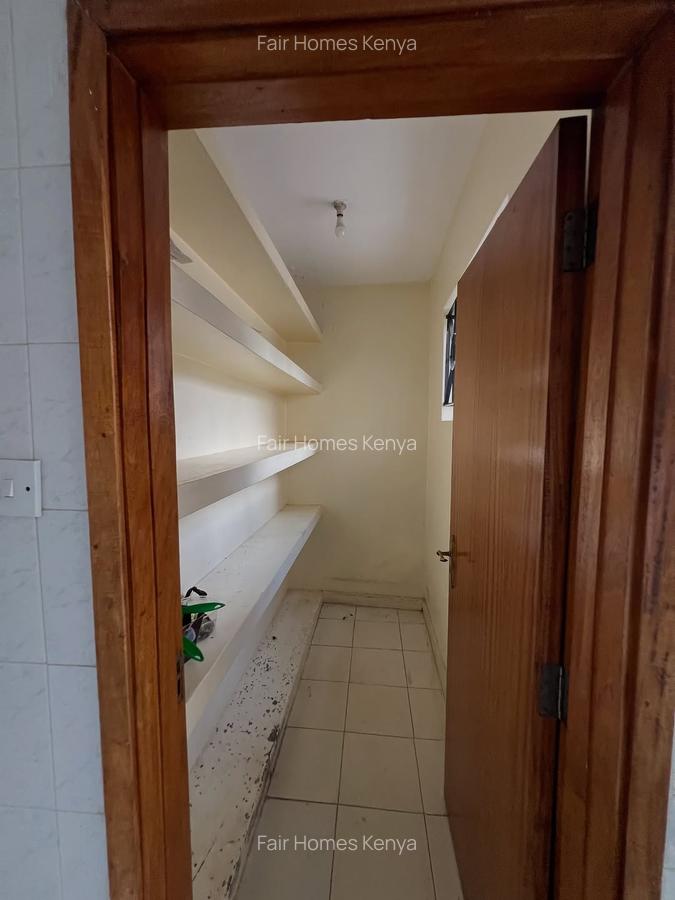 4 Bed Townhouse with En Suite at Valley Arcade - 10