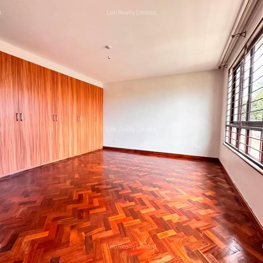 5 Bed Townhouse with En Suite in Lavington - 7