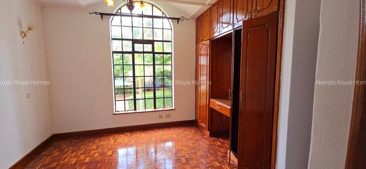 4 Bed Townhouse with En Suite at Lavington Mall - 17