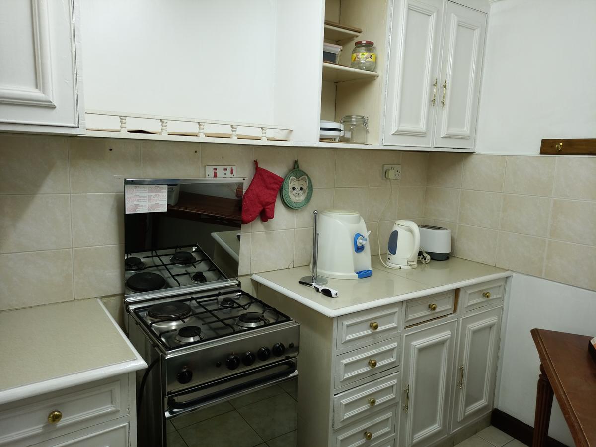 Serviced 1 Bed Apartment with En Suite at United Nations Crescent - 12