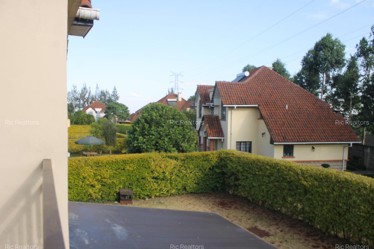 4 Bed Townhouse with En Suite at Redhill - 7