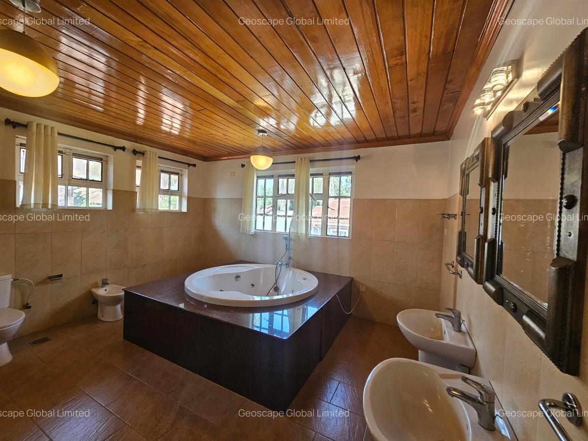 5 Bed House with En Suite in Runda - 10