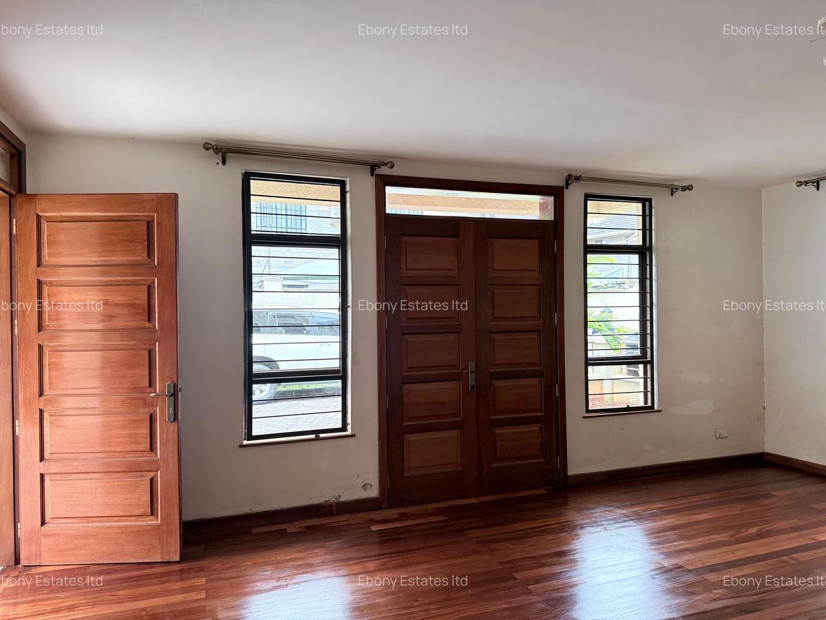 5 Bed Townhouse with En Suite in Lavington - 4