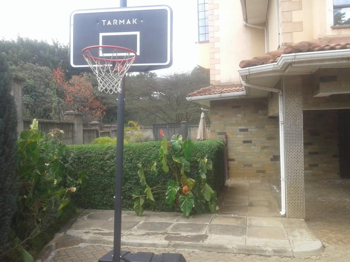 5 Bed Townhouse with En Suite in Lavington - 3
