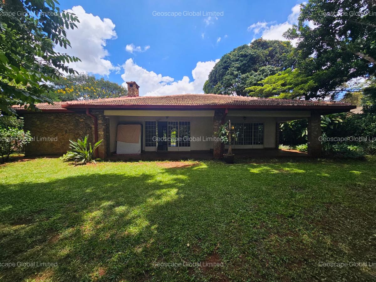 4 Bed House with En Suite in Rosslyn - 1