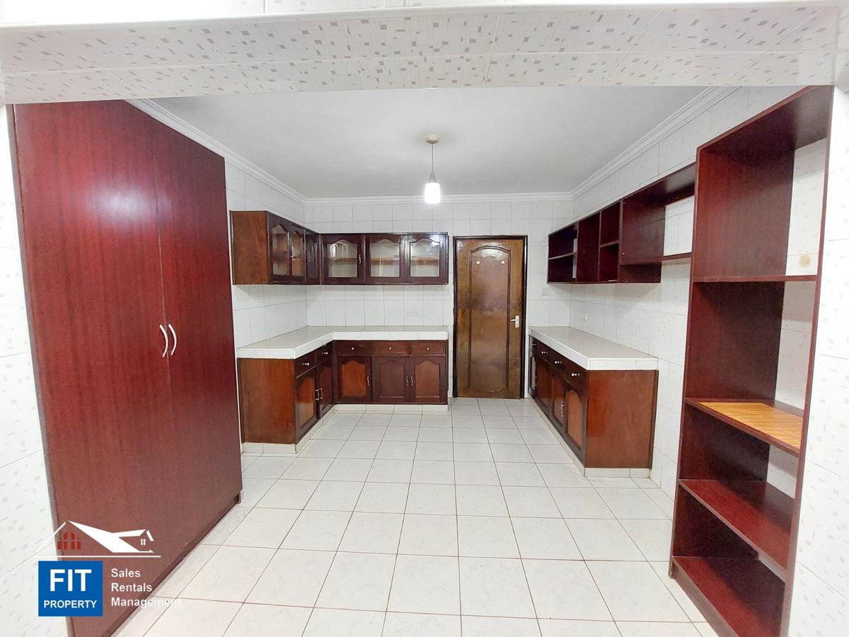 4 Bed Townhouse with En Suite in Parklands - 4