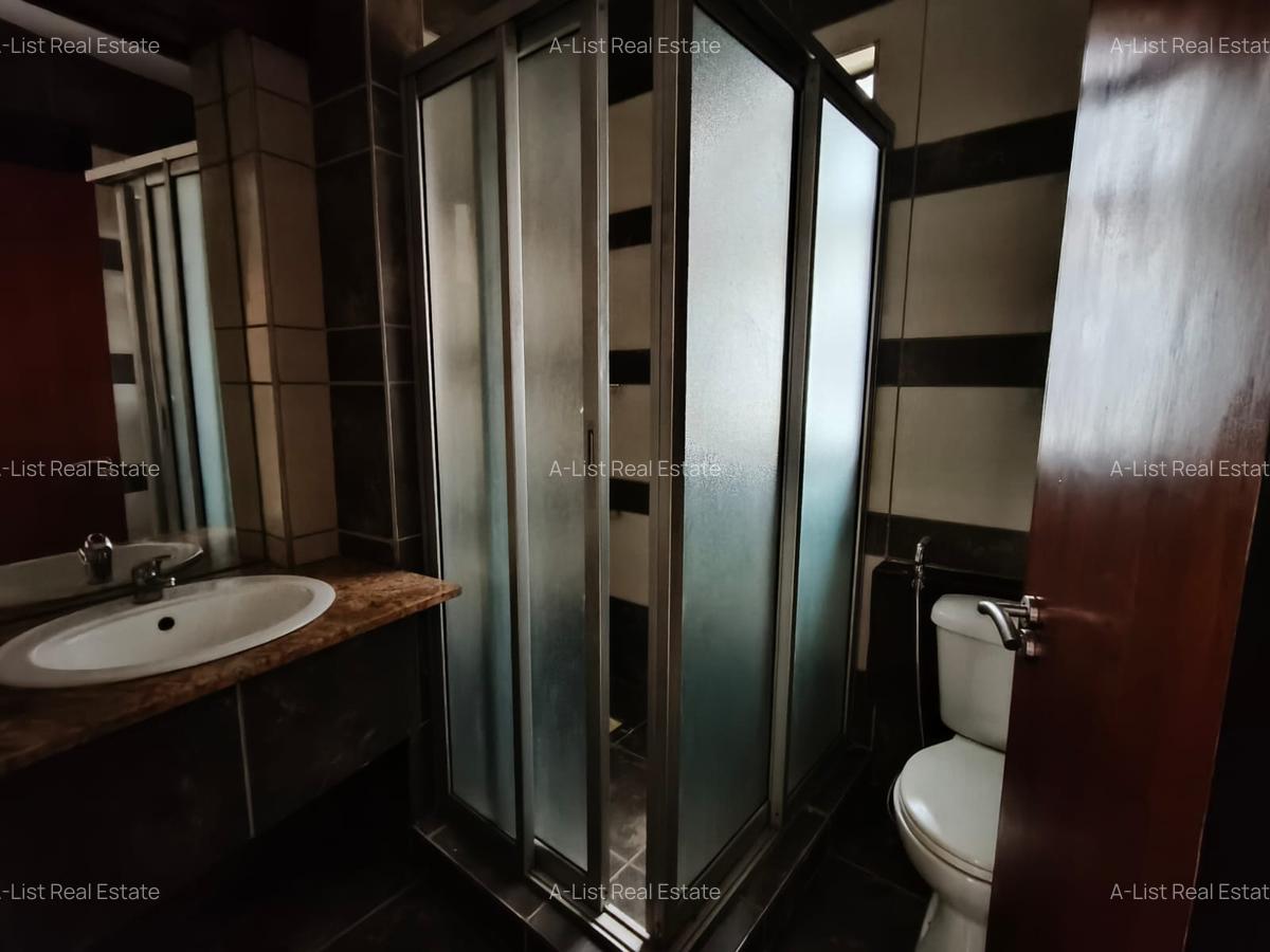 3 Bed Apartment with En Suite at Parklands - 7