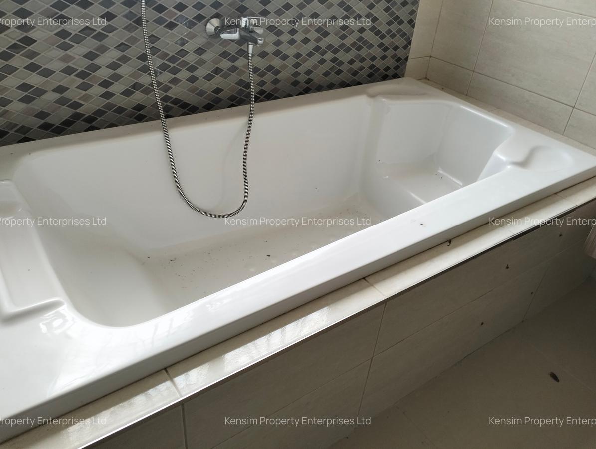 5 Bed Townhouse with En Suite in Kilimani - 13