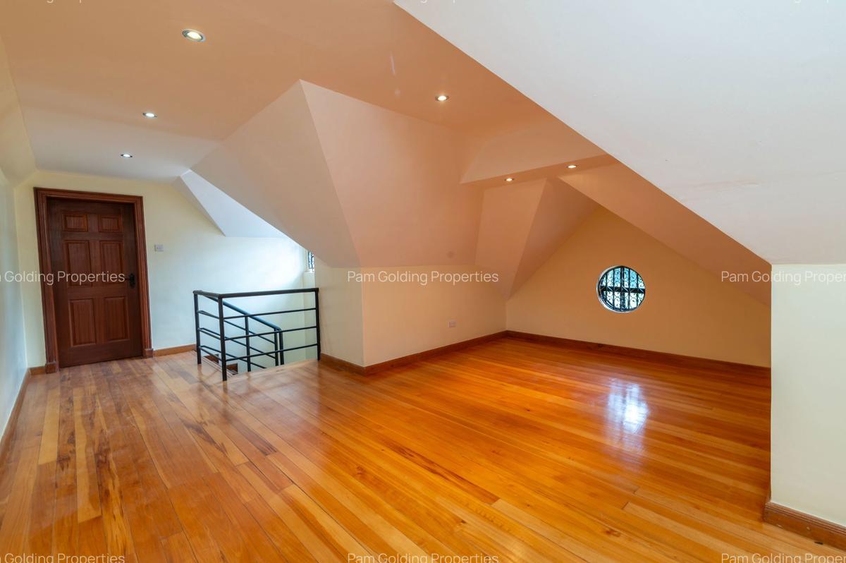 6 Bed House with En Suite in Karen - 14