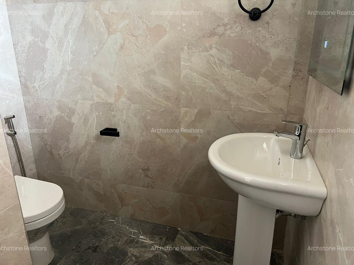 5 Bed House with En Suite in Runda - 10