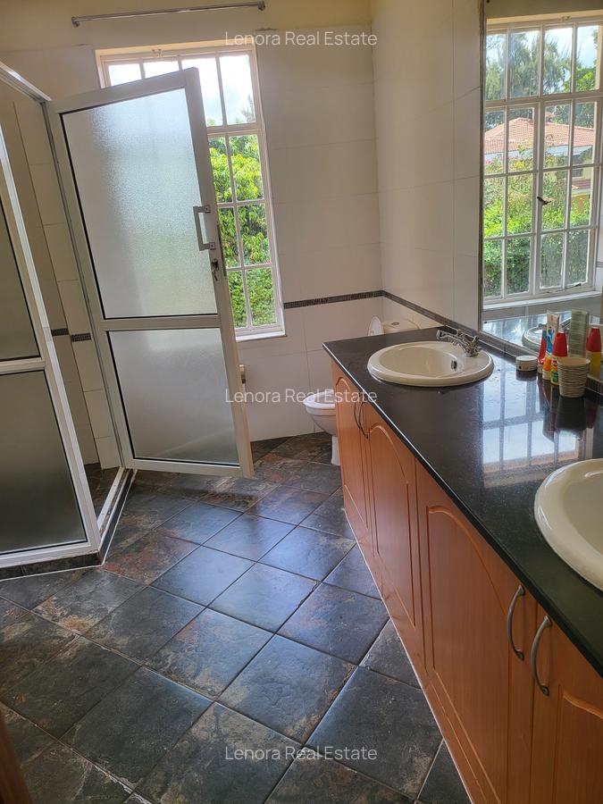 5 Bed Villa with En Suite in Nyari - 4