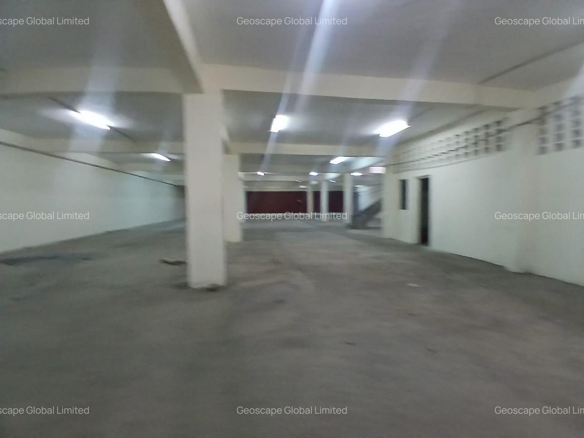 45,000 ft² Warehouse with Backup Generator in Industrial Area - 11