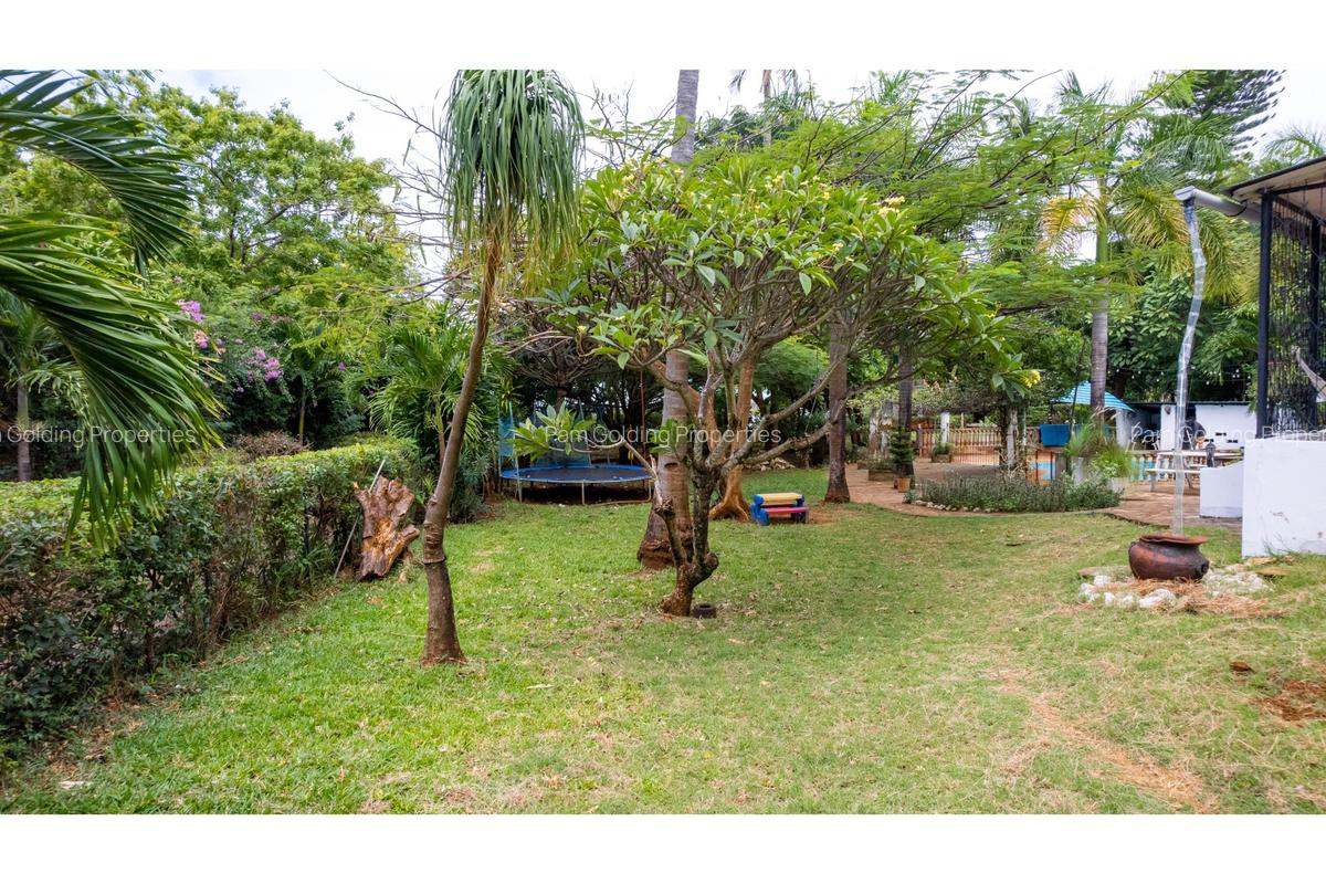 6 Bed House with En Suite in Nyali Area - 8