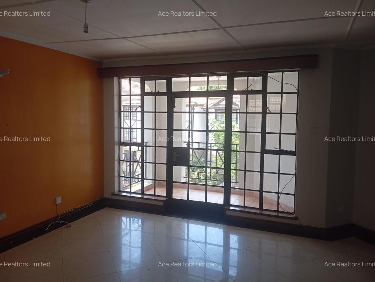 3 Bed Apartment with En Suite at Lavington - 2