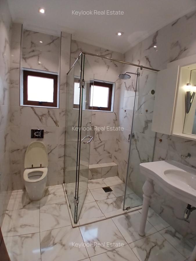 5 Bed Townhouse with En Suite at Lavington - 17