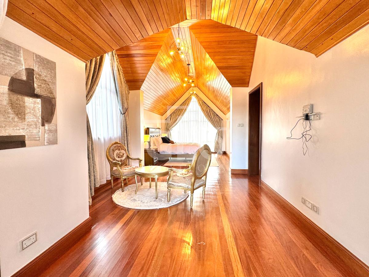 5 Bed House with En Suite in Runda - 13