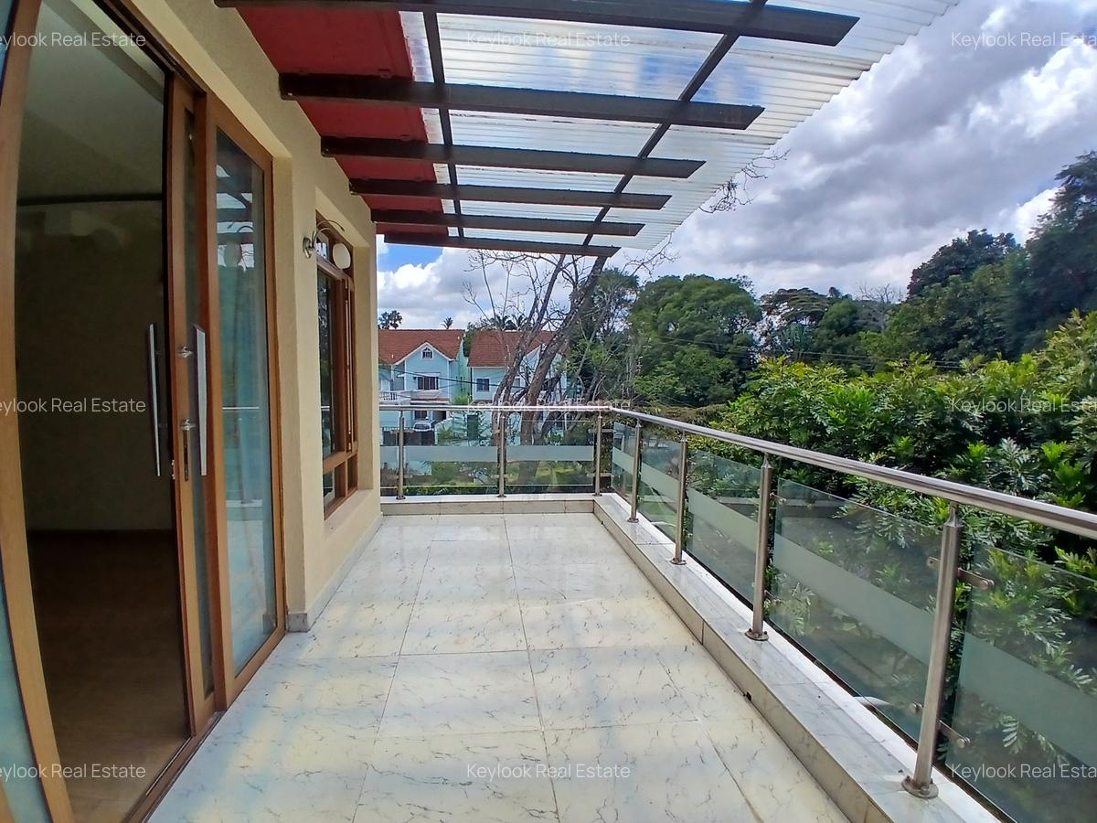 5 Bed Townhouse with En Suite at Lavington Green - 12