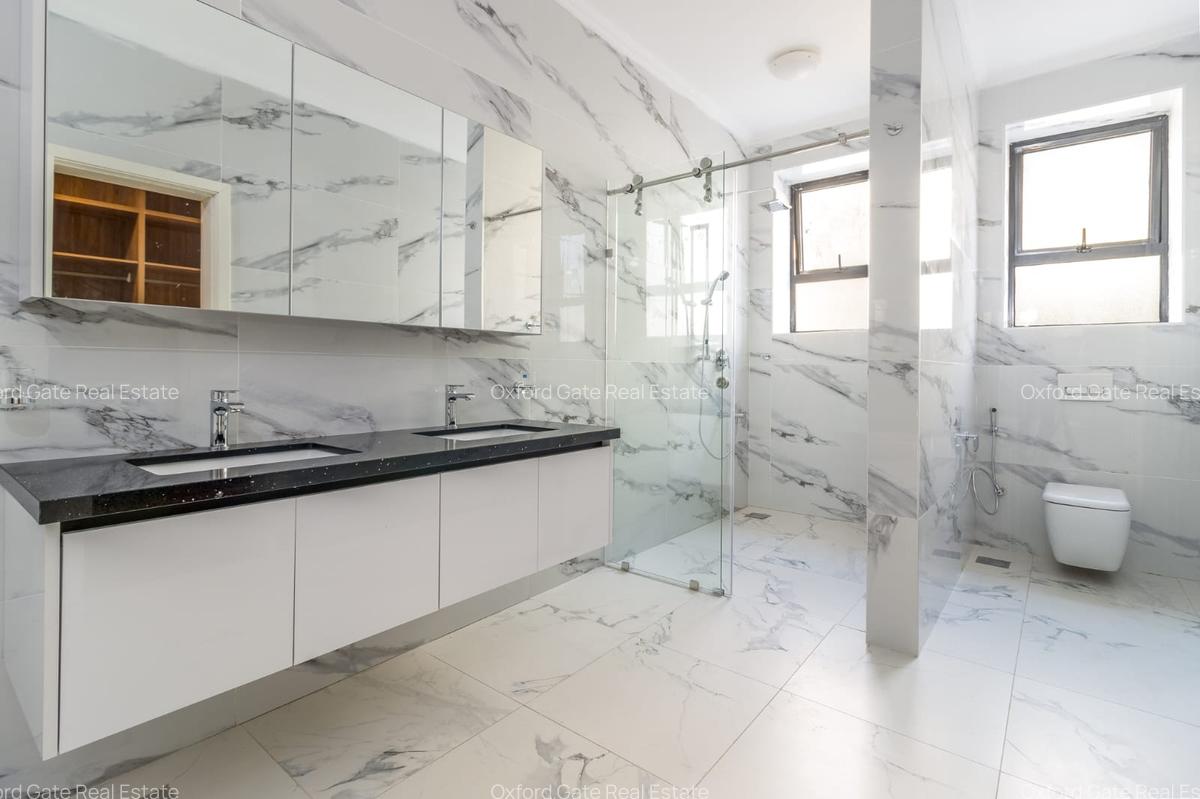 5 Bed House with En Suite in Lavington - 11