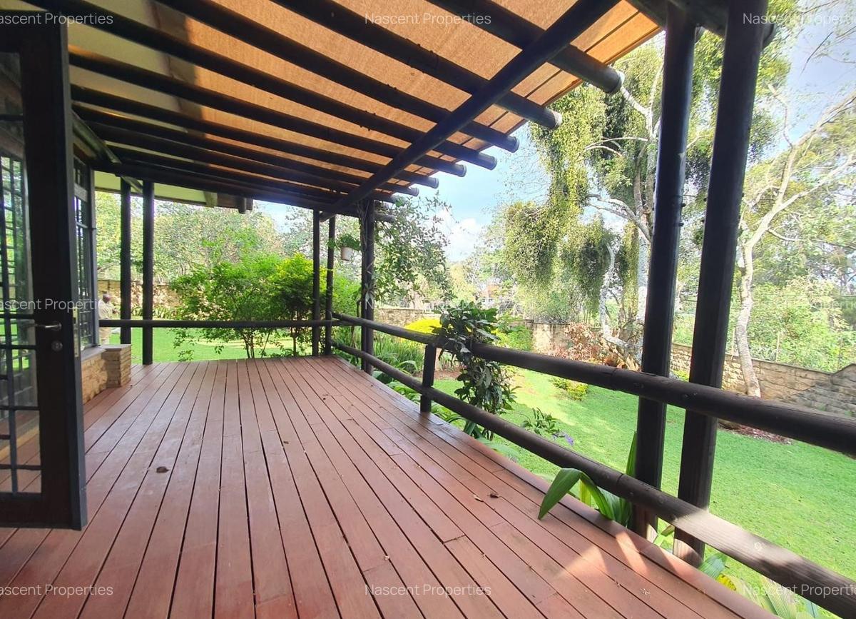 5 Bed Villa with En Suite at Lake View - 3