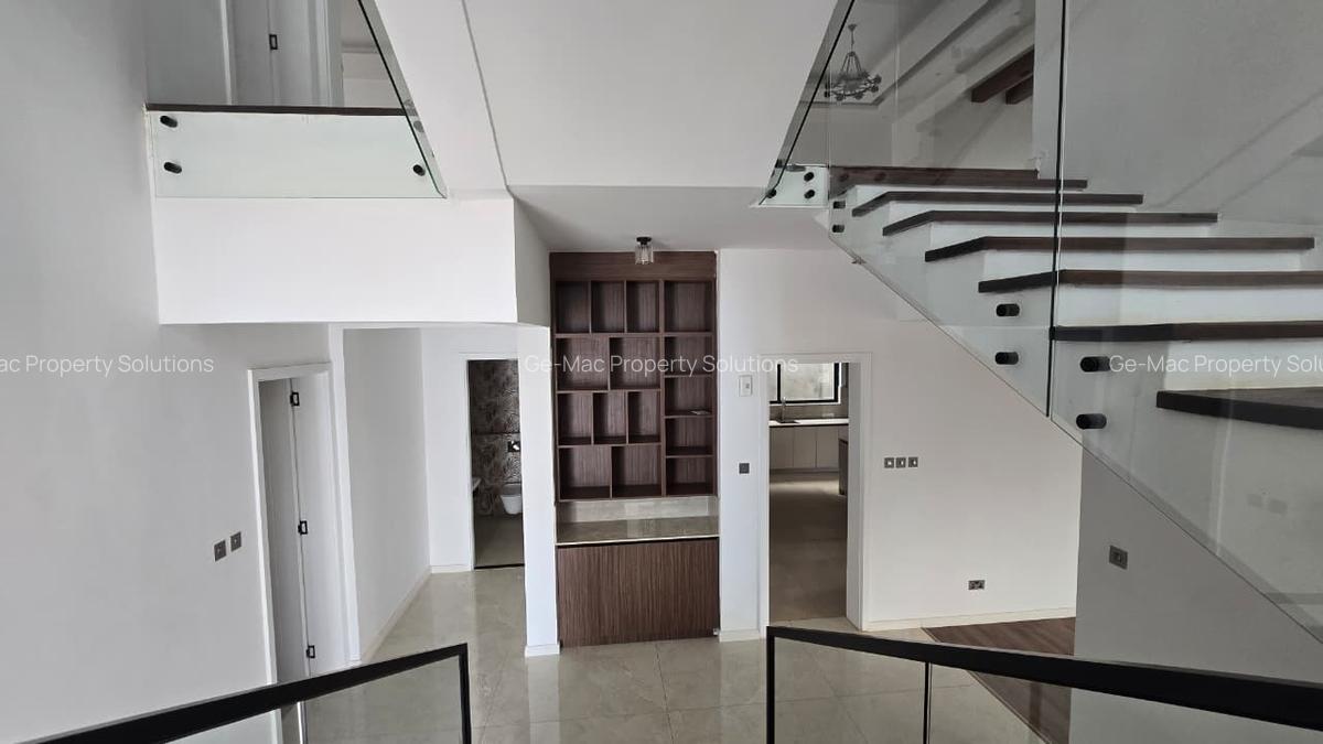 5 Bed House with En Suite in Lavington - 5