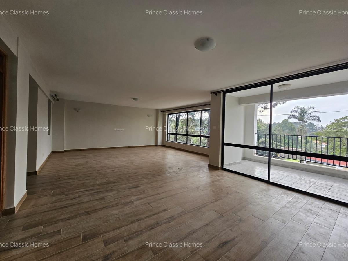 3 Bed Apartment with En Suite in Lavington - 1